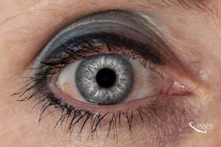 Close-up photo of a females eye